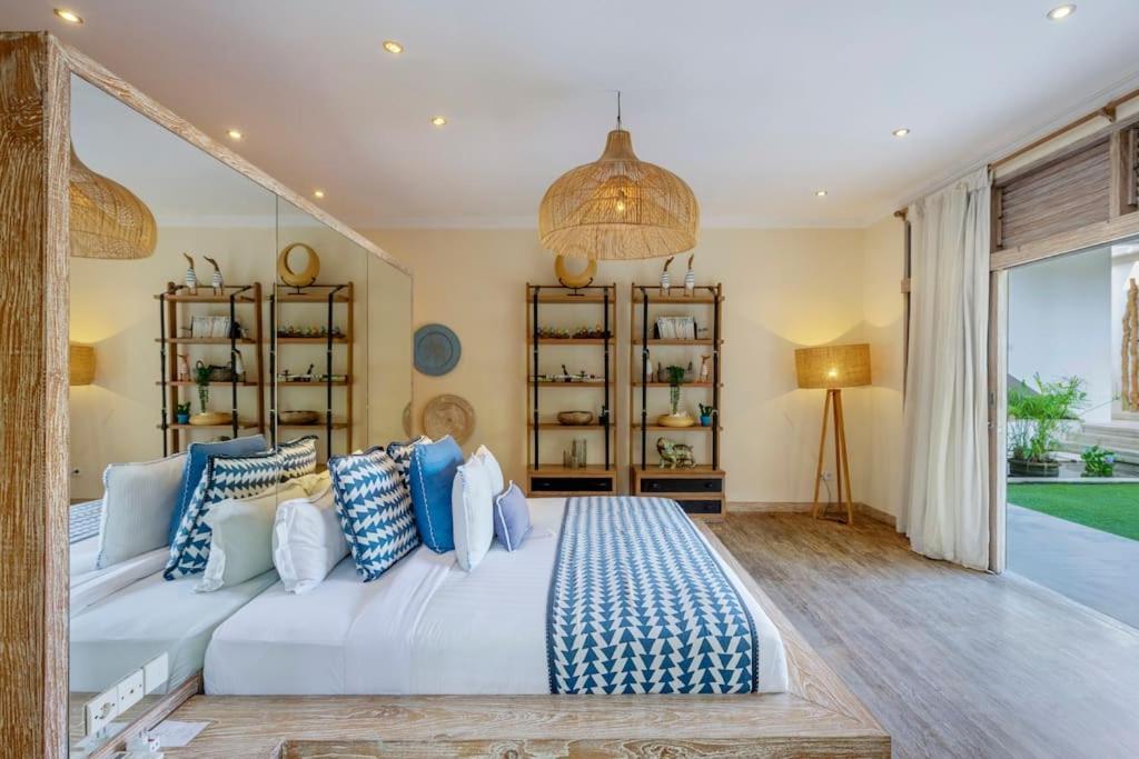 Villa 4br With Large Pool At *