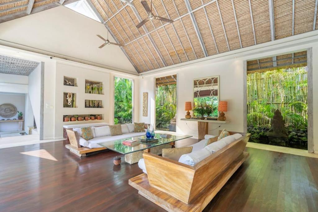 4br With Large Pool At