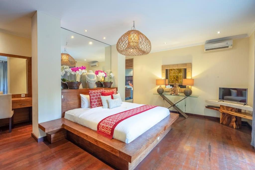 4br With Large Pool At Villa