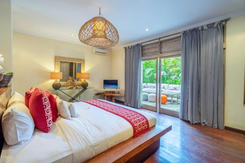 4br With Large Pool At *