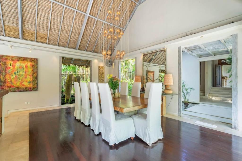 4br With Large Pool At *