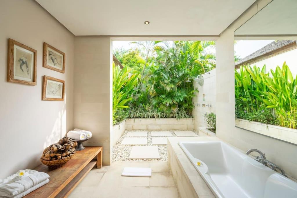 4br With Large Pool At Seminyak (Bali)