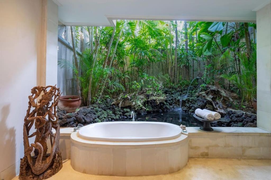 Villa 4br With Large Pool At Seminyak (Bali)