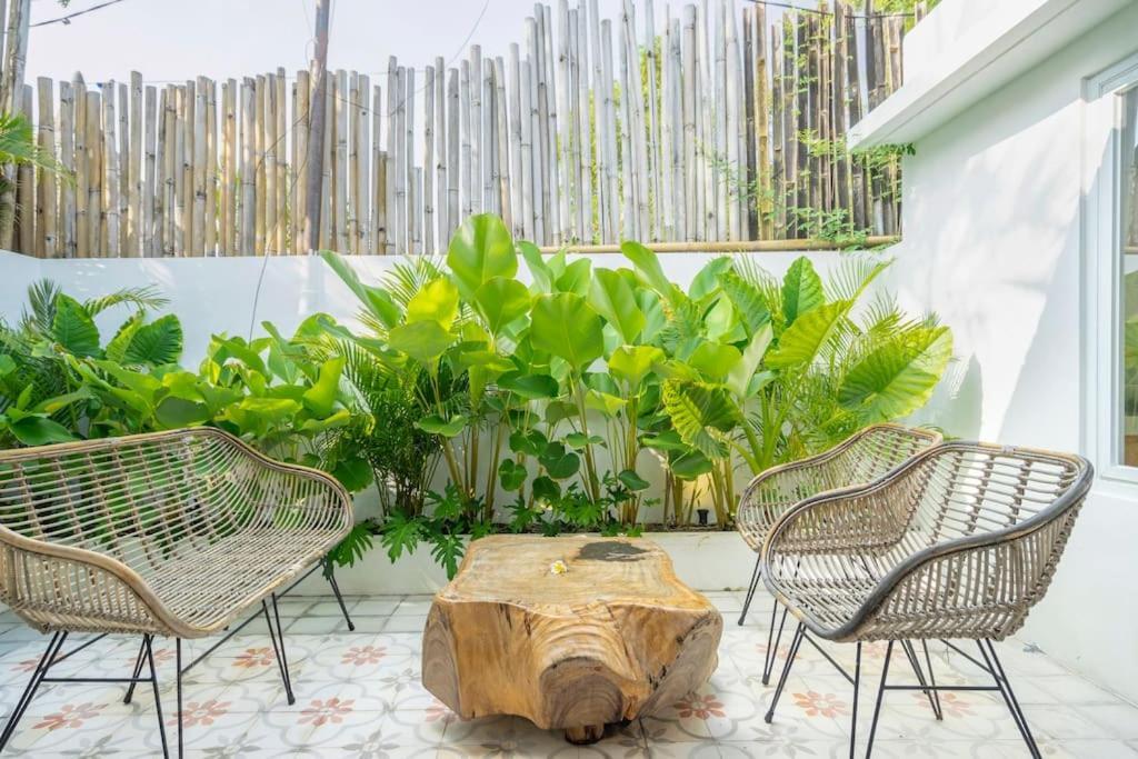 4br With Large Pool At *