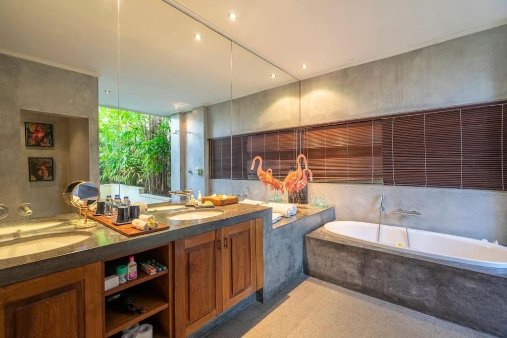 4br With Large Pool At Seminyak (Bali)